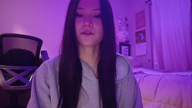 luvvivii online show from February 11, 2026, 3:06 am