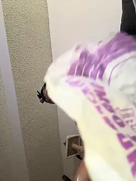 Snapshot of Davineniy chatting on February 9, 2026, 12:47 pm Davineniy online show from February 9, 2026, 12:47 pm