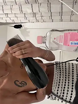 Snapshot of Davineniy chatting on February 2, 2026, 6:51 pm Davineniy online show from February 2, 2026, 6:51 pm