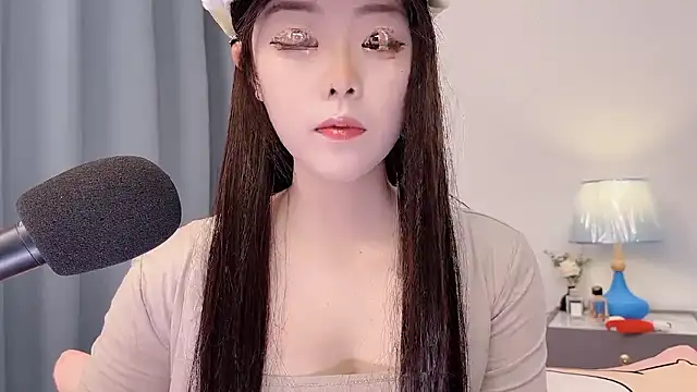 smalldaisy online show from April 17, 2026, 2:47 am