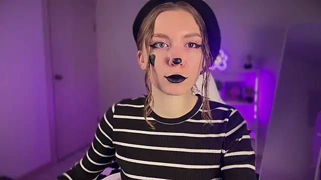 KellySunn online show from March 27, 2026, 7:39 am