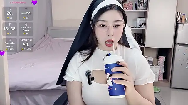 Snapshot of Ogravity_ chatting on February 4, 2026, 6:41 am Ogravity online show from February 4, 2026, 6:41 am