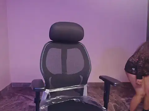 SweetNeena online show from February 2, 2026, 1:43 pm