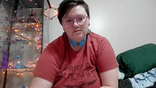 Snapshot of Pupghostt chatting on February 11, 2026, 1:44 pm Pupghostt online show from February 11, 2026, 1:44 pm