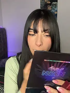 junorise23 online show from April 16, 2026, 4:02 am