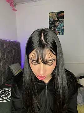 junorise23 online show from April 8, 2026, 4:47 am