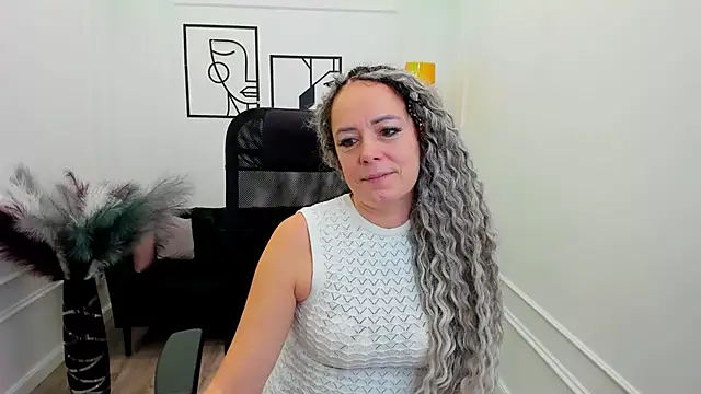 SamanthaReider online show from January 14, 2026, 11:25 am