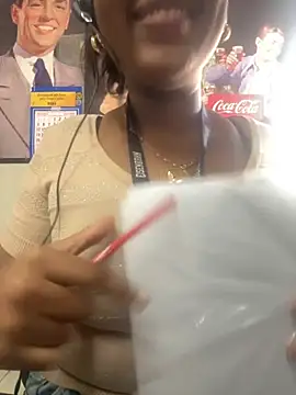 Snapshot of amorasecy chatting on July 3, 2026, 5:52 pm amorasecy online show from July 3, 2026, 5:52 pm