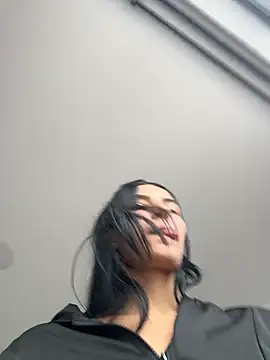Snapshot of Ema_Rose_ chatting on July 18, 2026, 9:34 pm Ema Rose online show from July 18, 2026, 9:34 pm