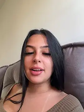 jujuarantes  2026 online show from May 5, 2026, 2:09 pm