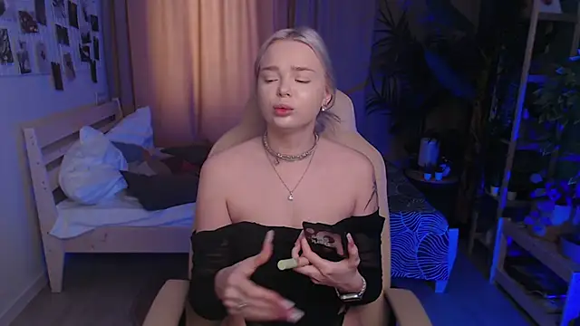 Leslie Caronn online show from March 9, 2026, 7:45 am