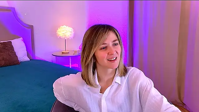 Snapshot of EmeraldGlow chatting on January 14, 2026, 2:42 pm EmeraldGlow online show from January 14, 2026, 2:42 pm