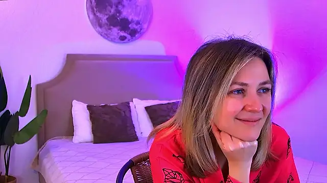 EmeraldGlow online show from February 21, 2026, 2:41 pm