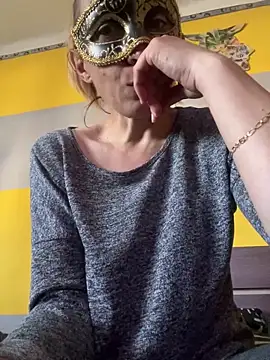 SexyMamiVee online show from April 7, 2026, 3:03 pm