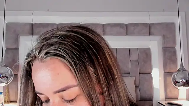 ElenaWatsonn online show from February 5, 2026, 7:53 pm