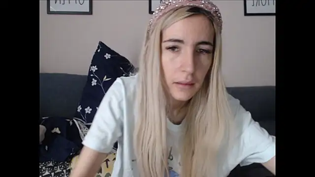 BarbieBlondieGirl online show from June 17, 2026, 2:49 pm