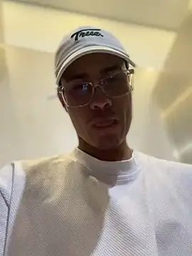 Latin Paisa Boy online show from April 8, 2026, 6:09 pm