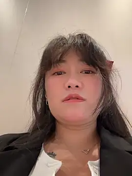 Molly-xiao online show from April 2, 2026, 7:26 am