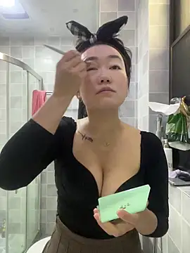 Molly-xiao online show from April 18, 2026, 1:41 am