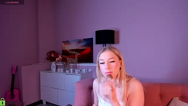 Snapshot of ChloeAlba chatting on April 26, 2026, 3:04 am ChloeAlba online show from April 26, 2026, 3:04 am