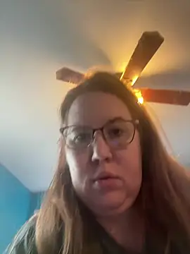 Snapshot of honeybee2033 chatting on January 10, 2026, 4:46 pm honeybee2033 online show from January 10, 2026, 4:46 pm