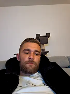 Snapshot of Benjamiinlt chatting on April 7, 2026, 7:26 pm Benjamiinlt online show from April 7, 2026, 7:26 pm