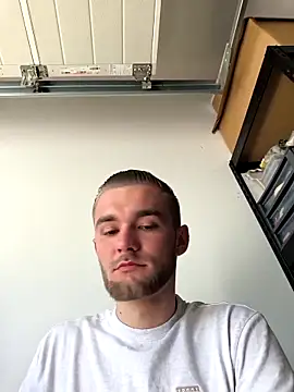 Snapshot of Benjamiinlt chatting on April 8, 2026, 1:23 pm Benjamiinlt online show from April 8, 2026, 1:23 pm