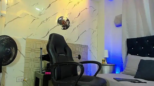 asher lux online show from February 25, 2026, 8:08 pm