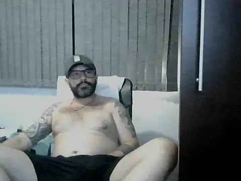 HairyBearTopDominantxh online show from January 13, 2026, 1:59 pm