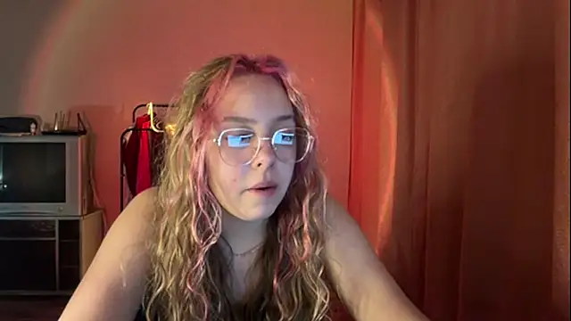 Snapshot of ZoraDearmon chatting on February 10, 2026, 9:14 pm ZoraDearmon online show from February 10, 2026, 9:14 pm