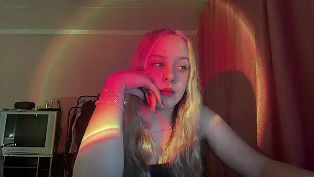 Snapshot of ZoraDearmon chatting on January 17, 2026, 9:40 pm ZoraDearmon online show from January 17, 2026, 9:40 pm