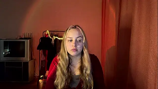 Snapshot of ZoraDearmon chatting on March 3, 2026, 7:43 pm ZoraDearmon online show from March 3, 2026, 7:43 pm