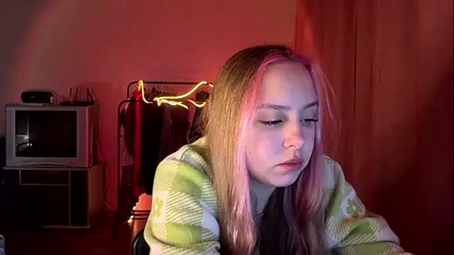 Snapshot of ZoraDearmon chatting on February 13, 2026, 9:26 pm ZoraDearmon online show from February 13, 2026, 9:26 pm