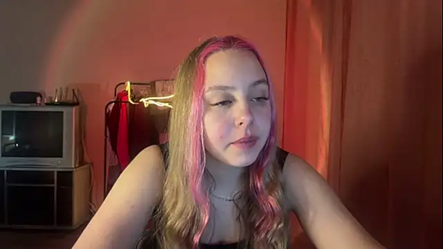 Snapshot of ZoraDearmon chatting on February 9, 2026, 9:24 pm ZoraDearmon online show from February 9, 2026, 9:24 pm