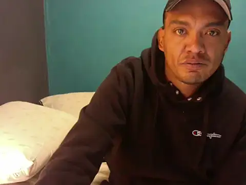 latinomoreno95 online show from January 9, 2026, 5:31 pm