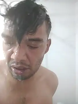 latinomoreno95 online show from January 14, 2026, 8:23 pm