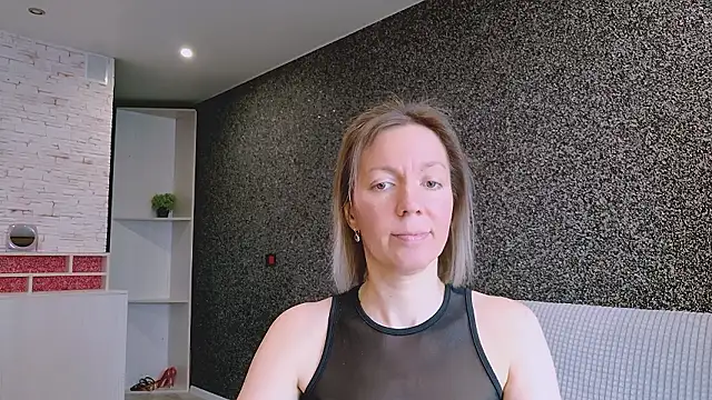 Amanda Luxe online show from March 14, 2026, 3:12 am