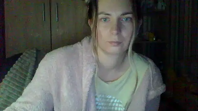 Snapshot of VikiLove765 chatting on March 2, 2026, 12:00 am VikiLove765 online show from March 2, 2026, 12:00 am