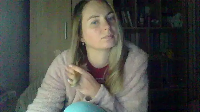 Snapshot of VikiLove765 chatting on February 16, 2026, 10:29 pm VikiLove765 online show from February 16, 2026, 10:29 pm