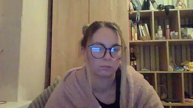 Snapshot of VikiLove765 chatting on February 3, 2026, 3:15 am VikiLove765 online show from February 3, 2026, 3:15 am