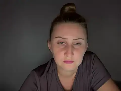 stephany333 online show from June 28, 2026, 10:43 am