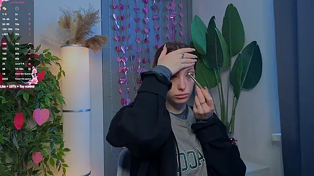 BrianneMallory online show from February 26, 2026, 6:13 am