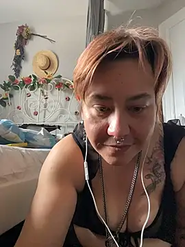 Snapshot of NymphoBuzi chatting on January 14, 2026, 6:44 pm NymphoBuzi online show from January 14, 2026, 6:44 pm