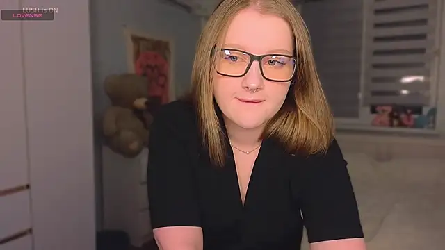 Snapshot of Ol1via chatting on January 18, 2026, 12:14 am Ol1via online show from January 18, 2026, 12:14 am