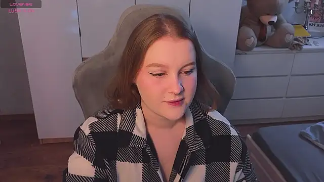 Snapshot of Ol1via chatting on February 7, 2026, 1:24 am Ol1via online show from February 7, 2026, 1:24 am