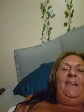 HotAzMilf online show from May 31, 2026, 9:04 pm