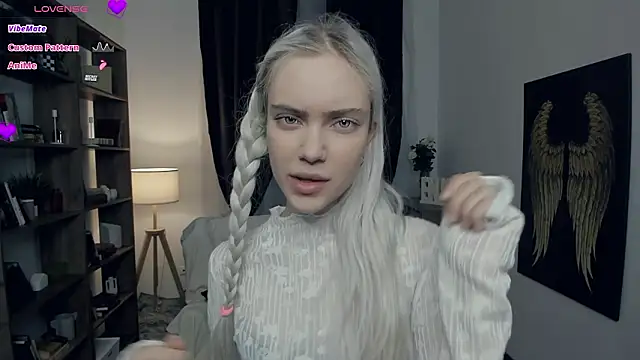 KristalCrowner online show from February 8, 2026, 7:33 pm