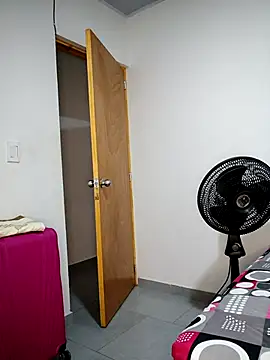 Snapshot of IIv0ryN0IIReX-XX chatting on February 18, 2026, 12:23 pm IIv0ryN0IIReX-XX online show from February 18, 2026, 12:23 pm