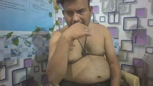 Snapshot of KUMA_500 chatting on January 6, 2026, 2:43 pm KUMA 500 online show from January 6, 2026, 2:43 pm