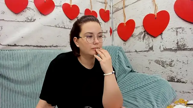Snapshot of Sweetie_Rozzy chatting on May 14, 2026, 1:46 am Sweetie Rozzy online show from May 14, 2026, 1:46 am